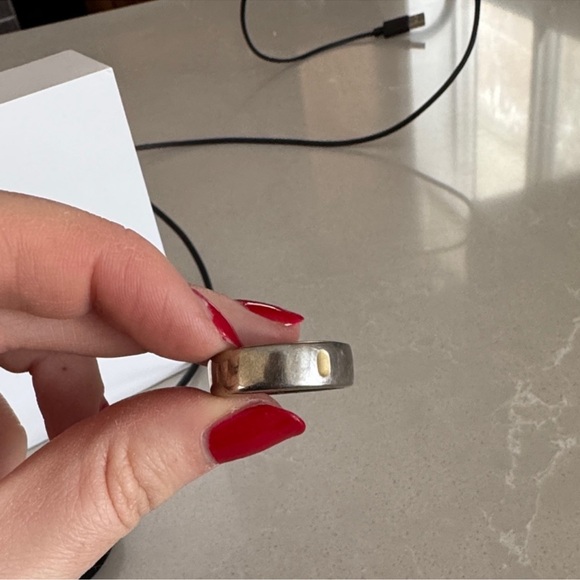 Oura Ring Gold Gen 3 - Picture 4 of 5